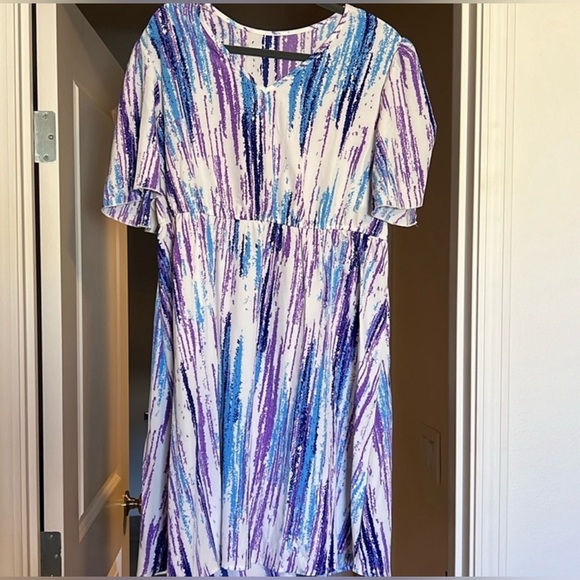 12 item DRESS LOT! The first two dresses are 2XL. All the rest are 1XL. - Picture 4 of 12
